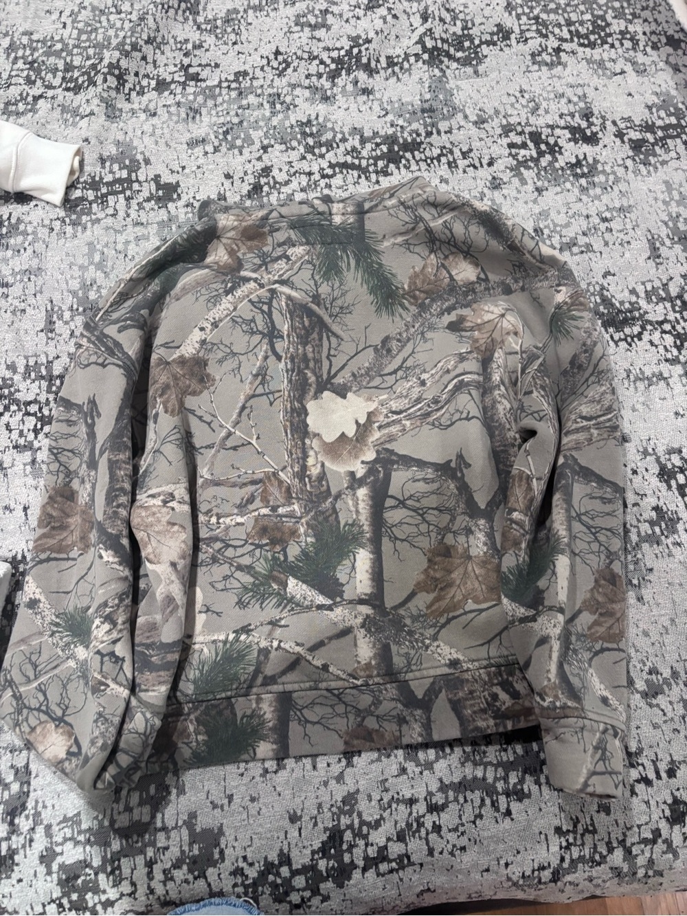 Men's Gray Camo Tree-Pattern sweatshirt